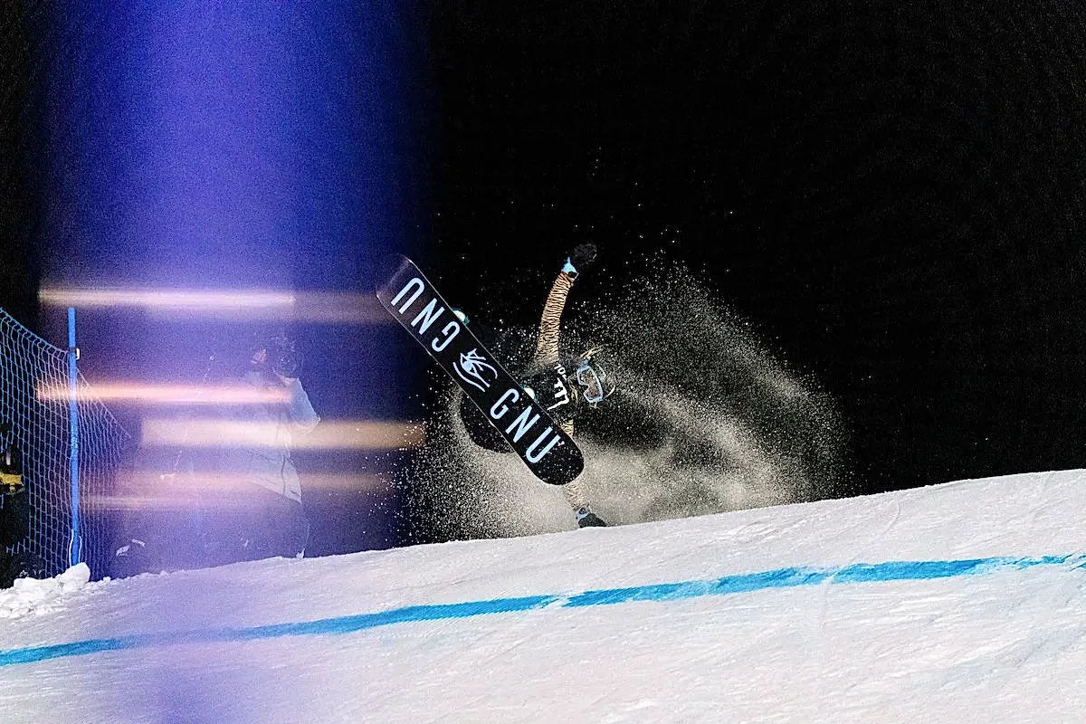 Eileen Gu snowboarding